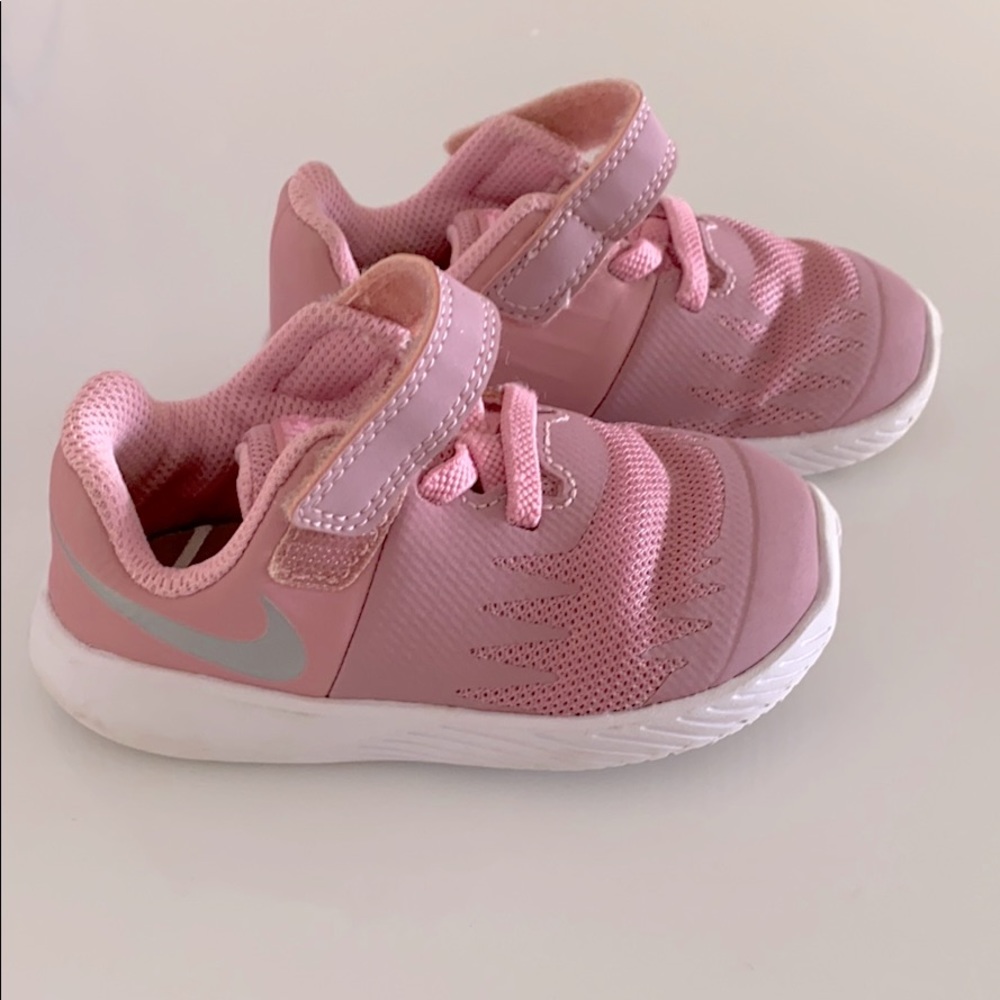 Nike - Picture 3 of 5